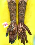 3d-figure-bridegroom-flowers-leaves-bridal-mehndi design