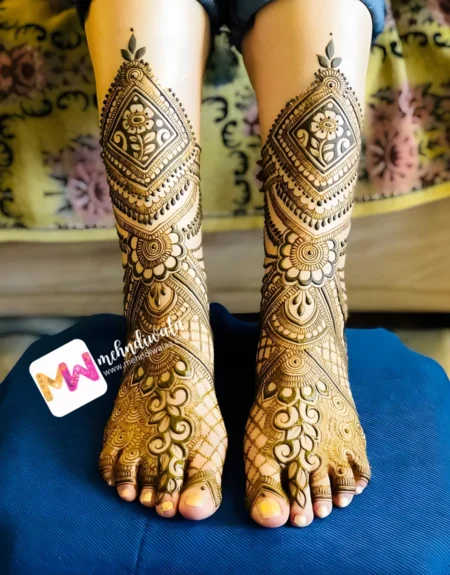 madhubani-flowers-leaves-square-shape-bridal-mehandi design