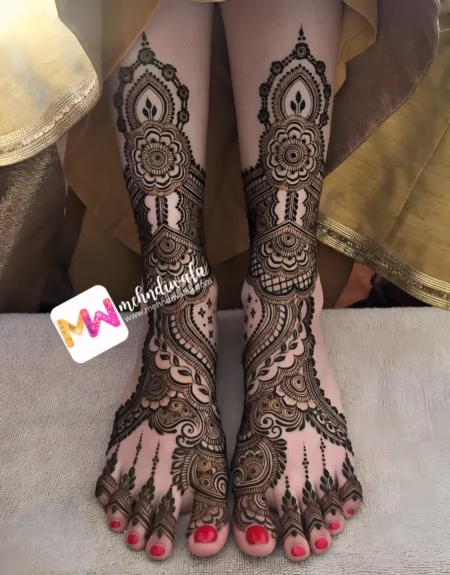 madhubani-gol-chakri-leaves-bridal-mehandi design