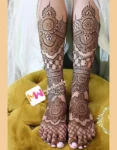 3d-gol-chakri-checks-anniversary-foot-mehendi design