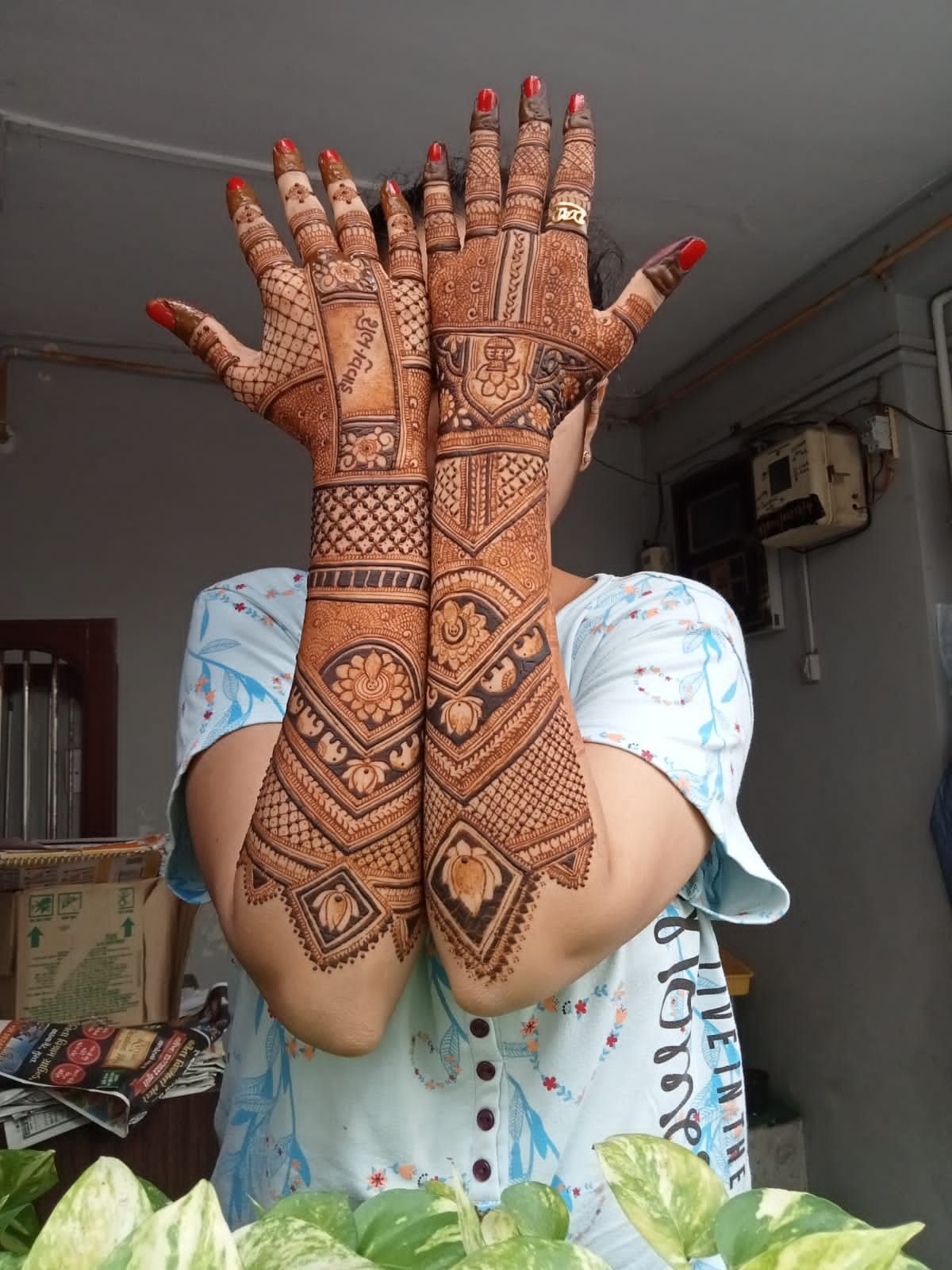 Royal Mehndi design by a mehndi artist in East Delhi