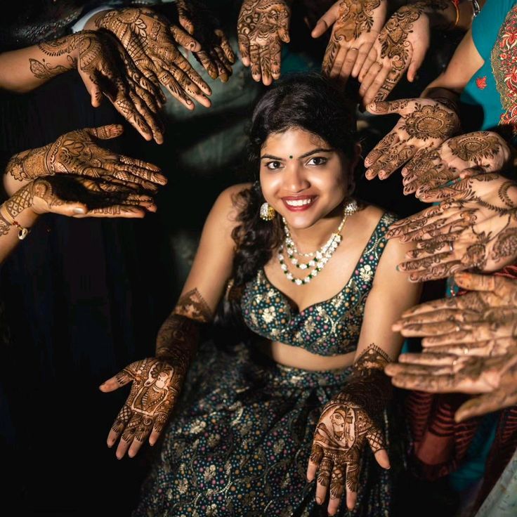 best bridal mehndi artist in anand vihar created awsome mehndi design