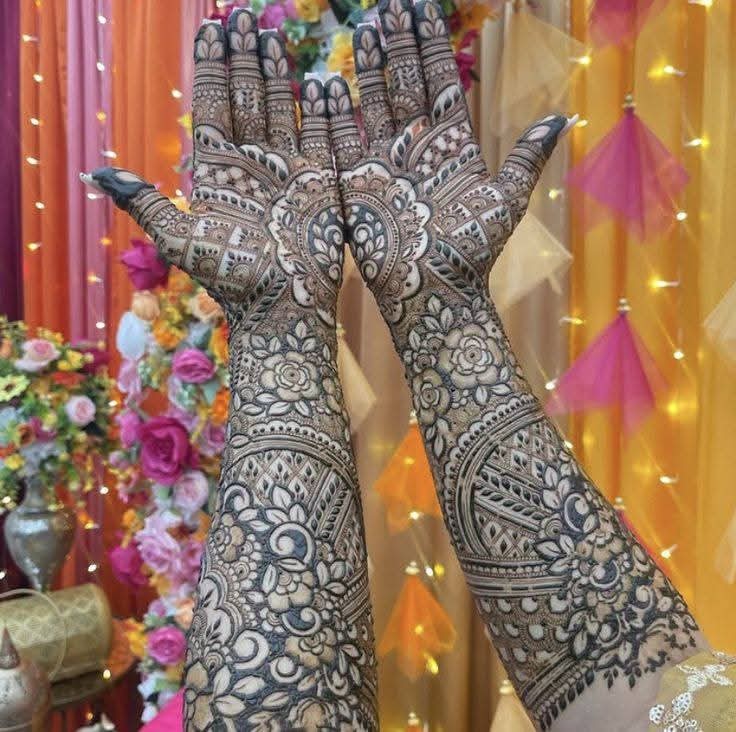 MEHNDI DESIGN LOOK