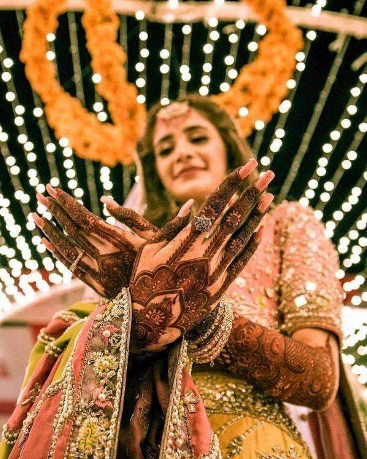 trending bridal mehndi artist in nirman vihar