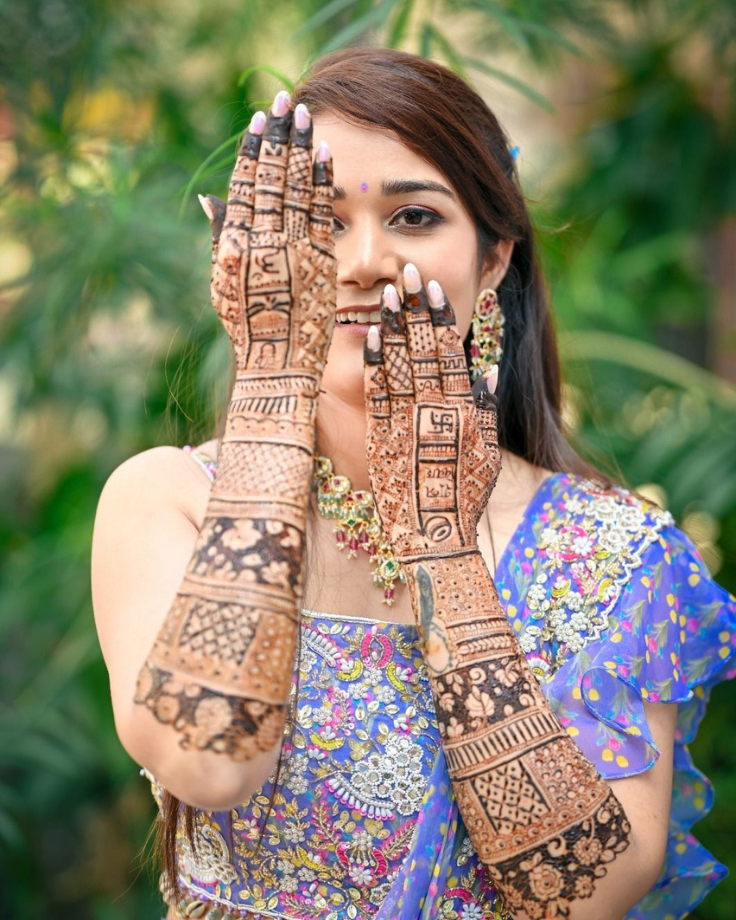 mehndi artist in nirman vihar - mehndiwalaa.com